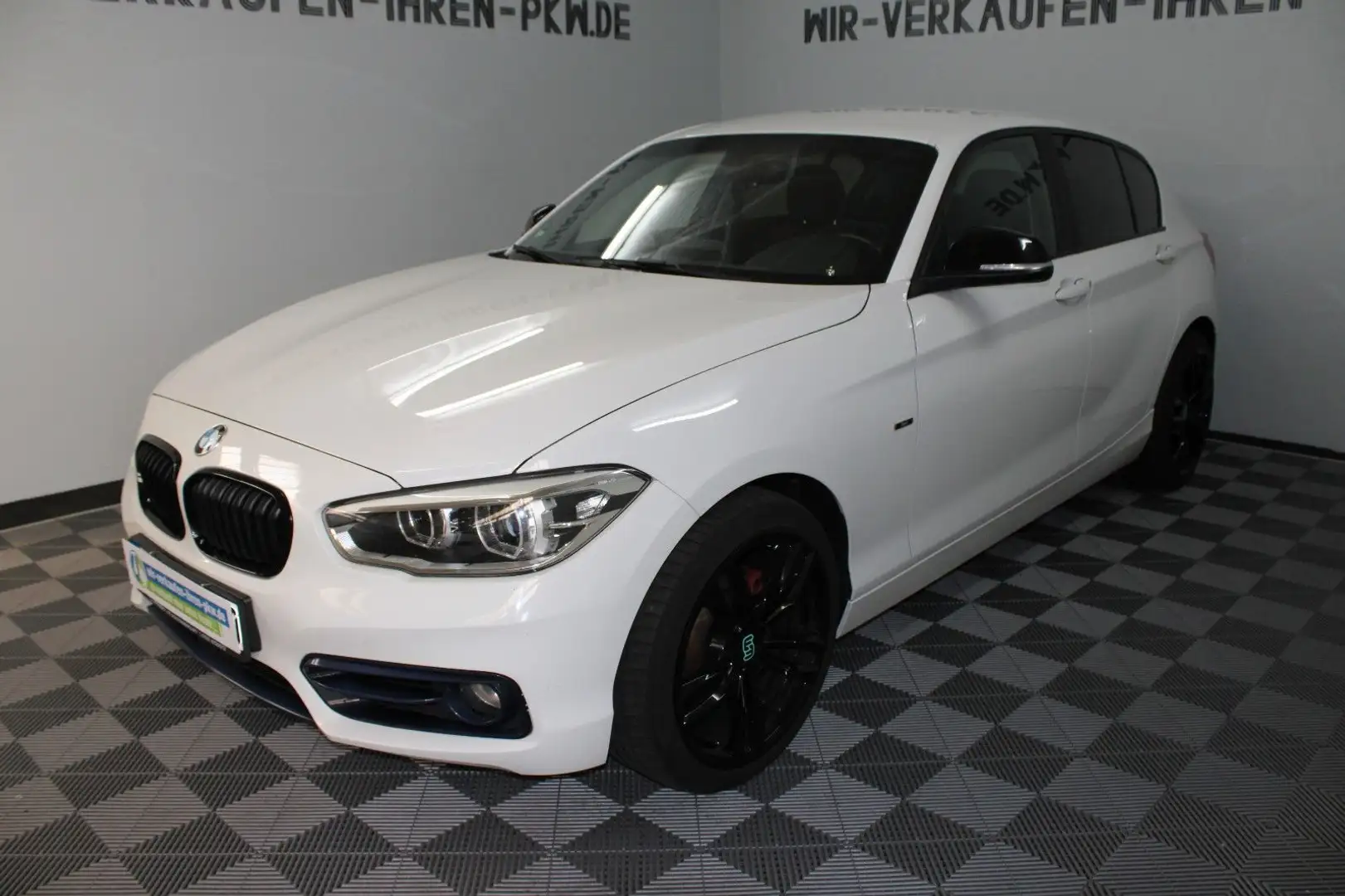 BMW 120 d xDrive Sport Line 5-trg ACC°LED°18Zoll White - 1