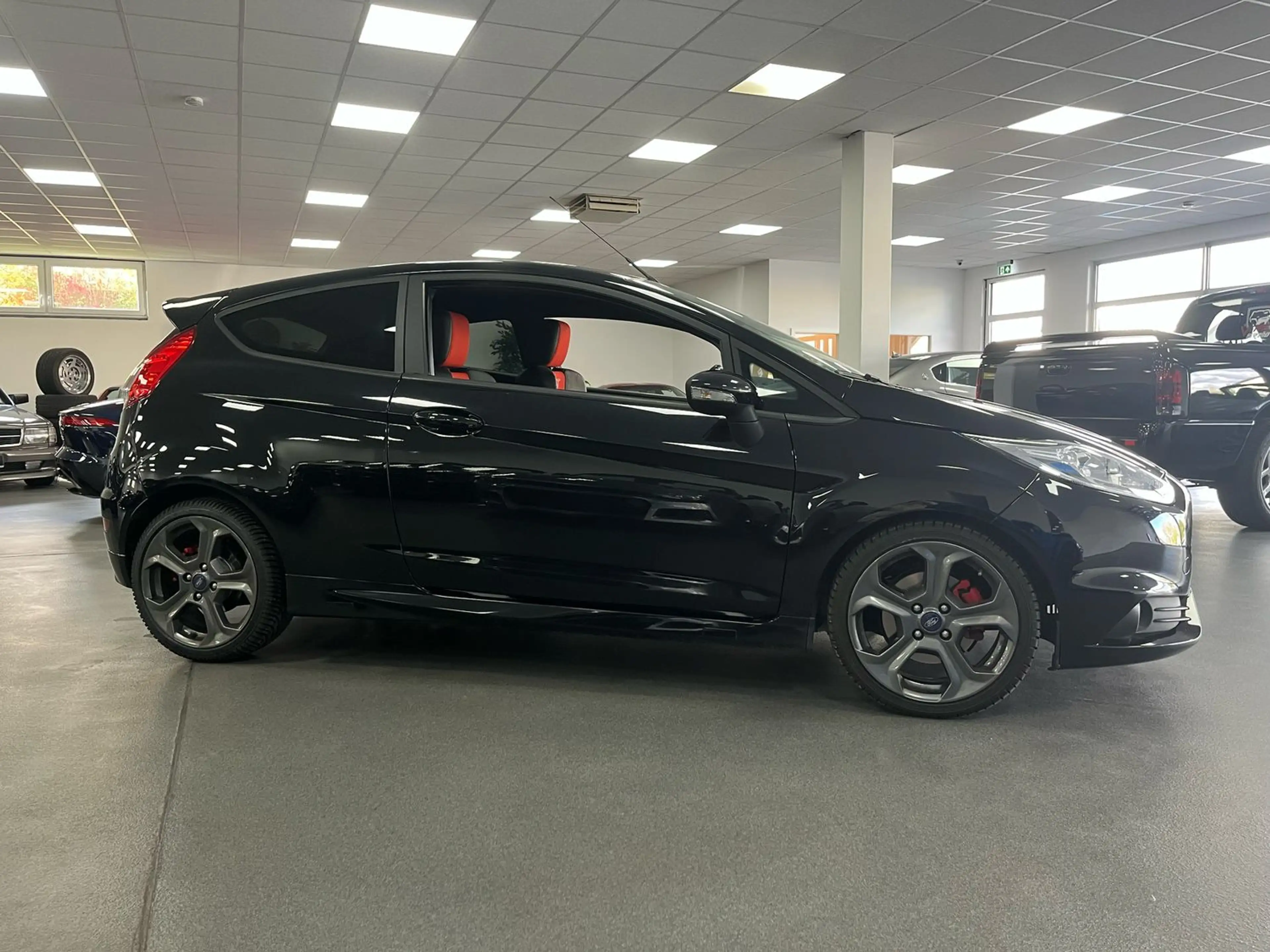 Ford Fiesta ST 1.6l EcoBoost/ Recaro/ 8-Fach/ Schalter — photo 8