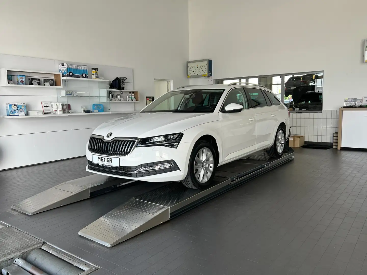 Skoda Superb Combi Style 2.0 TDI DSG *Matrix-LED,AHK,Frontsche Blanc - 2