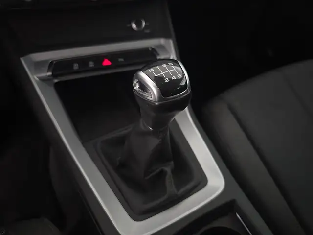 Audi Q3 view 12