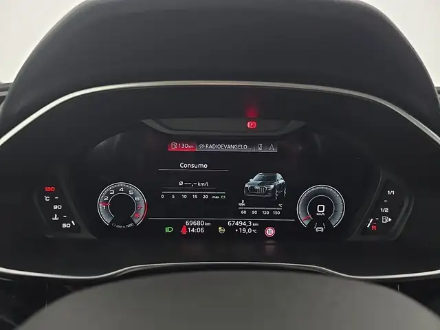 Audi Q3 view 15