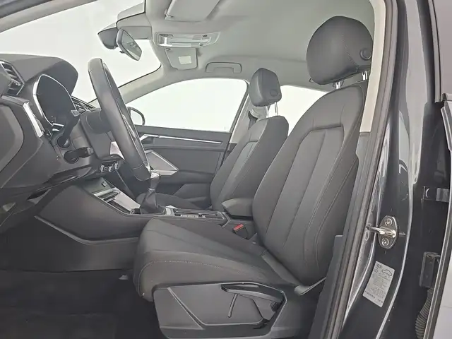 Audi Q3 view 9