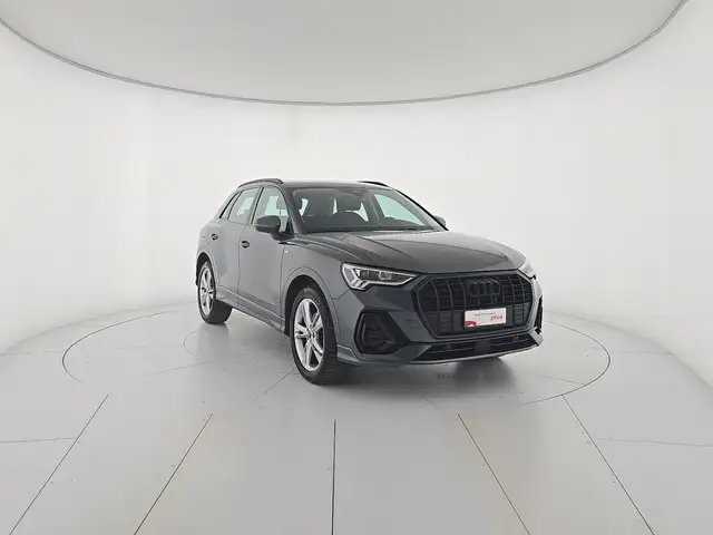 Audi Q3 view 6