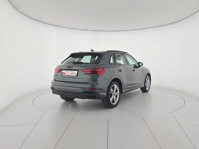 Audi Q3 view 5
