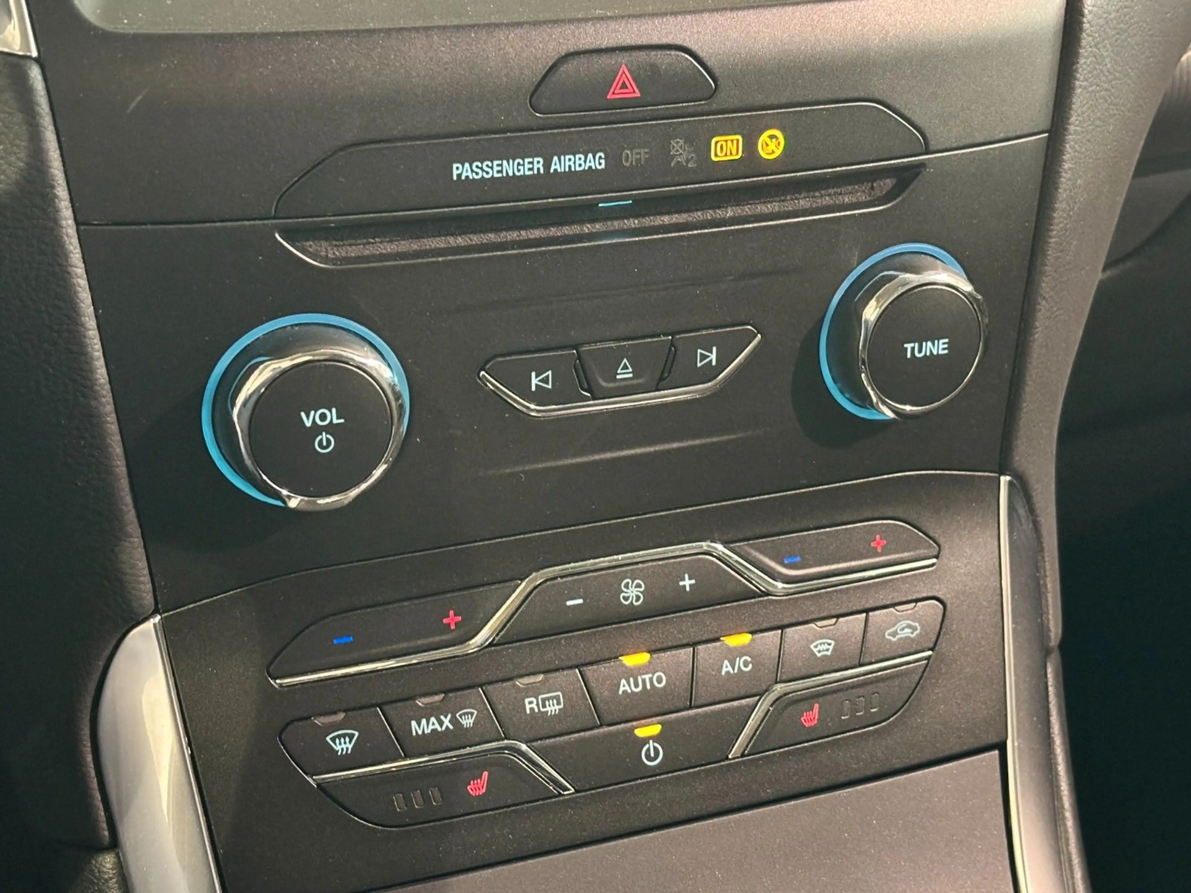 Ford Galaxy Titanium AWD AHK 7-Sitze LED 190PS — photo 45