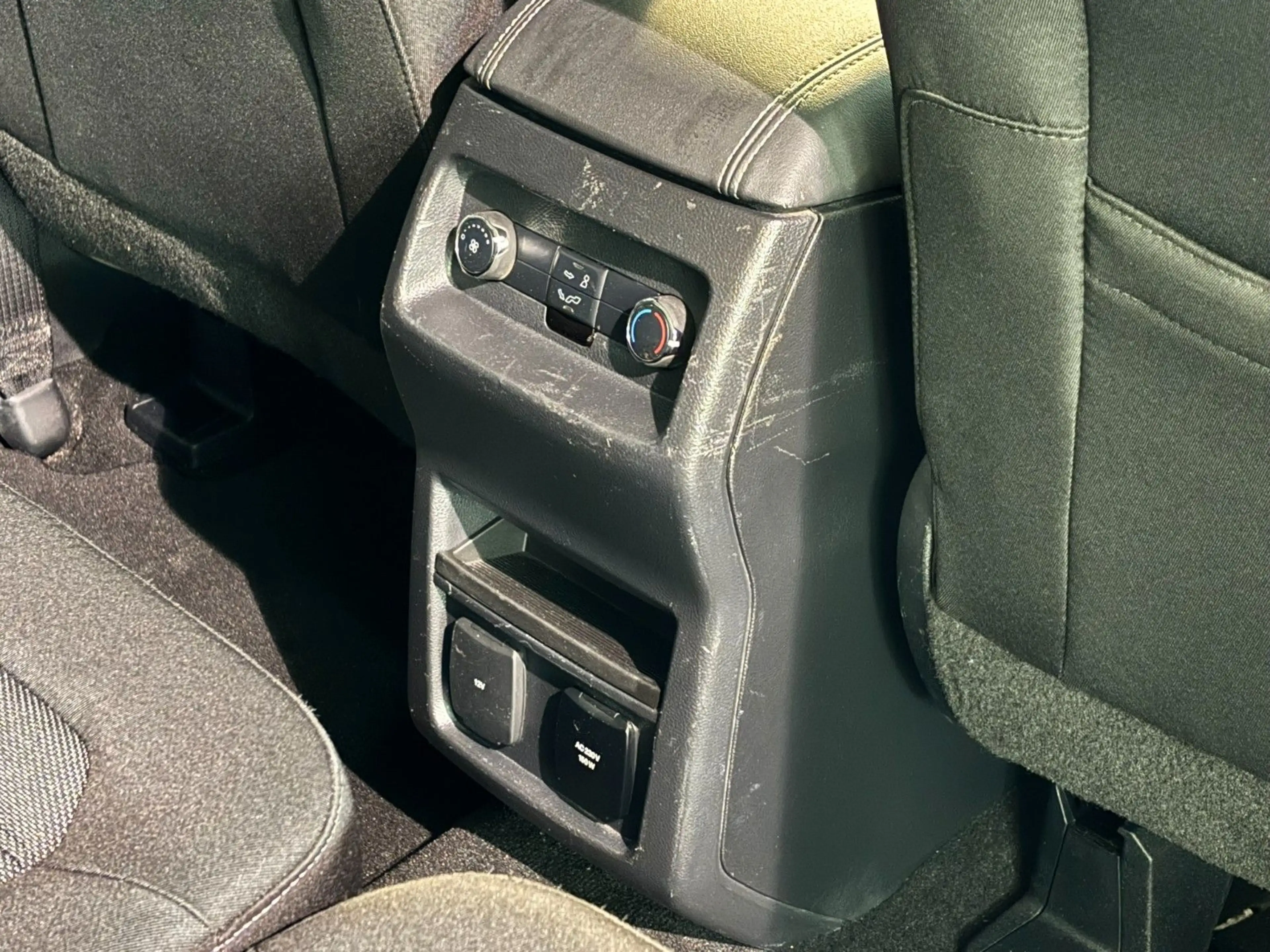 Ford Galaxy Titanium AWD AHK 7-Sitze LED 190PS — photo 17