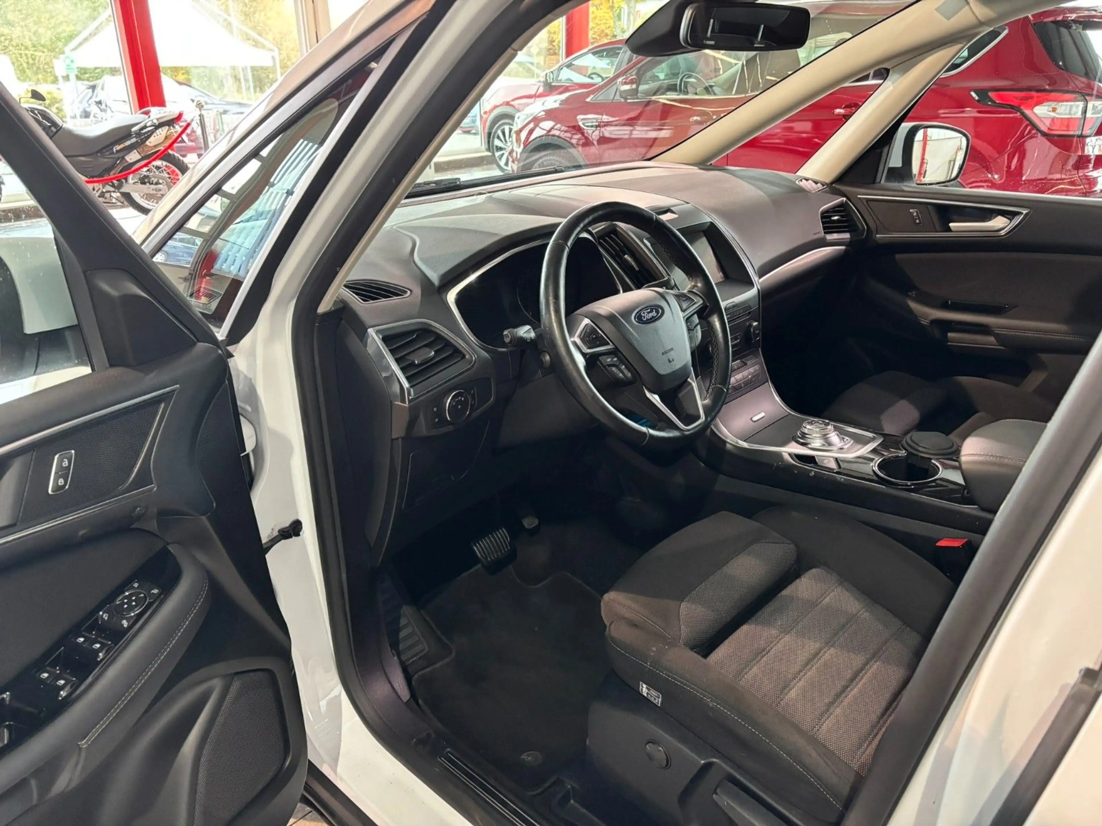 Ford Galaxy Titanium AWD AHK 7-Sitze LED 190PS — photo 29