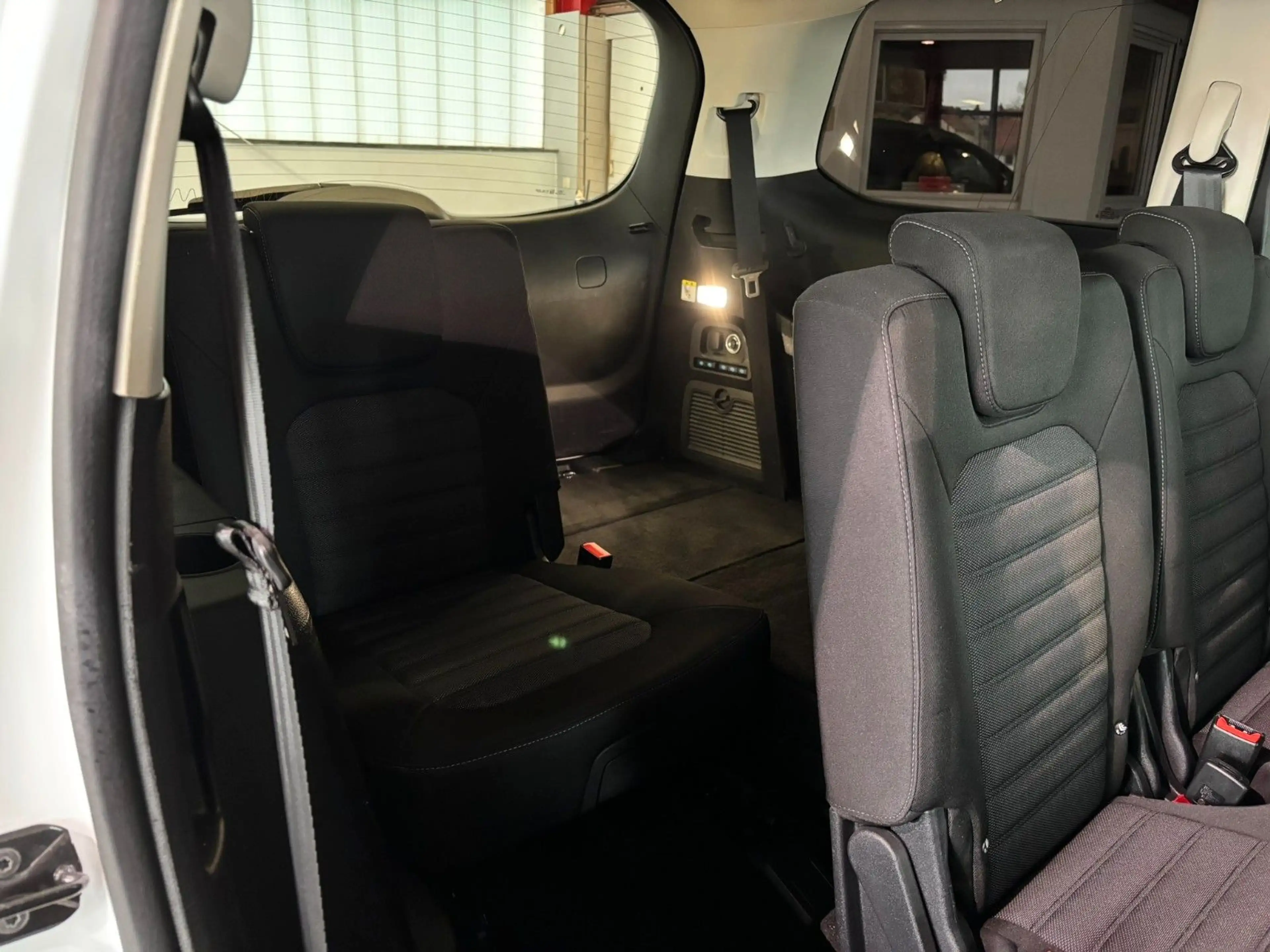 Ford Galaxy Titanium AWD AHK 7-Sitze LED 190PS — photo 18