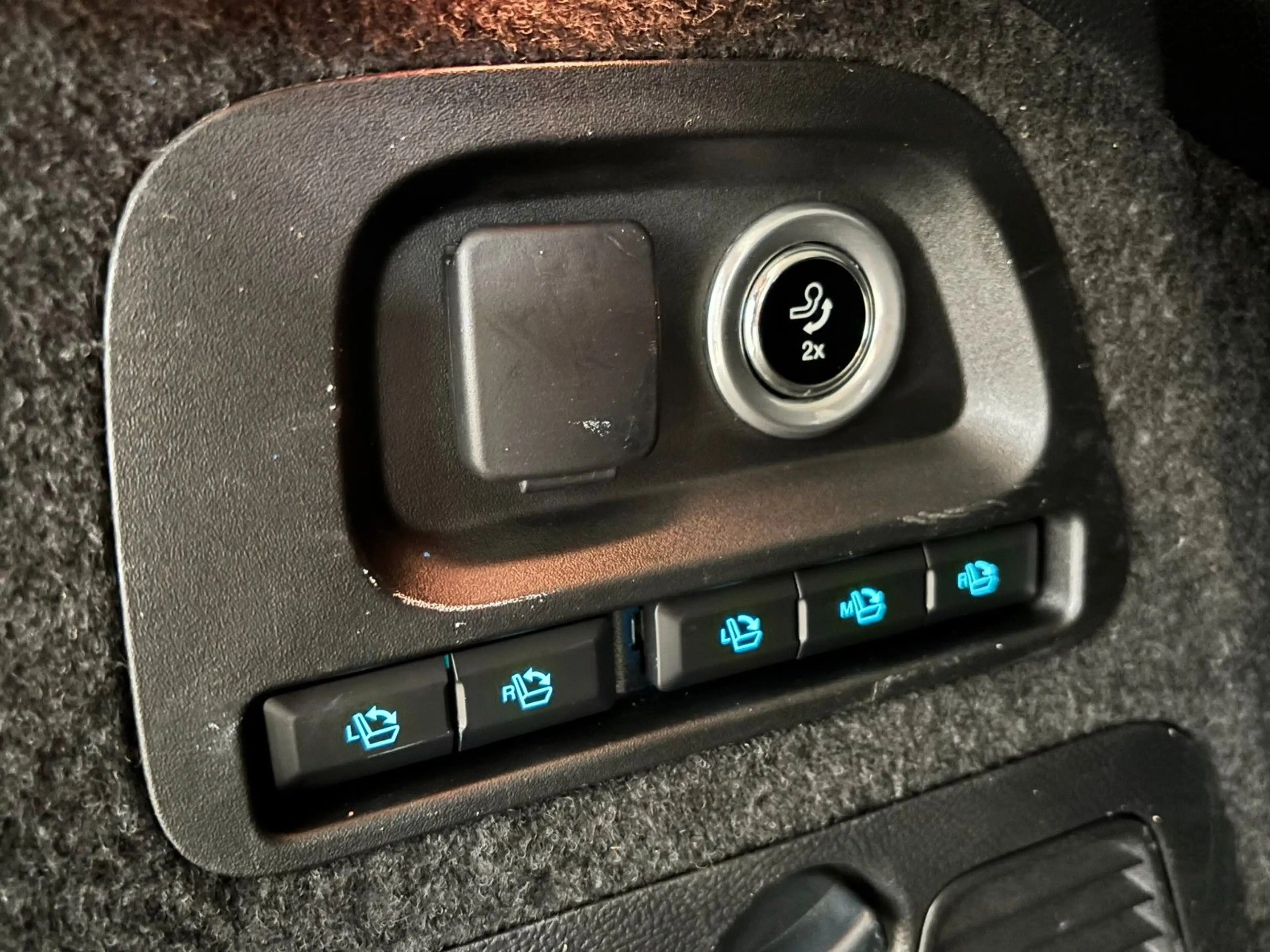 Ford Galaxy Titanium AWD AHK 7-Sitze LED 190PS — photo 23