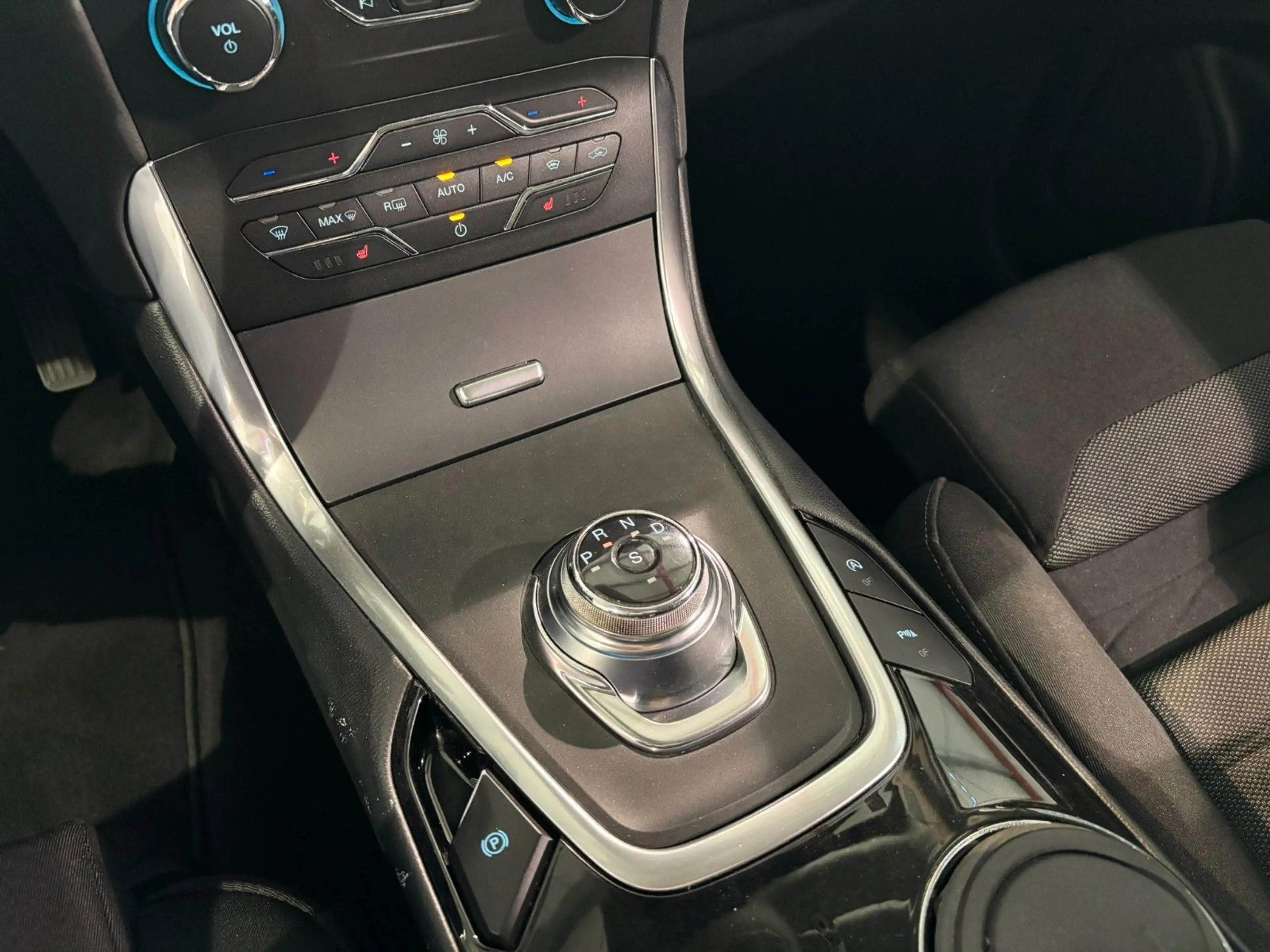 Ford Galaxy Titanium AWD AHK 7-Sitze LED 190PS — photo 46