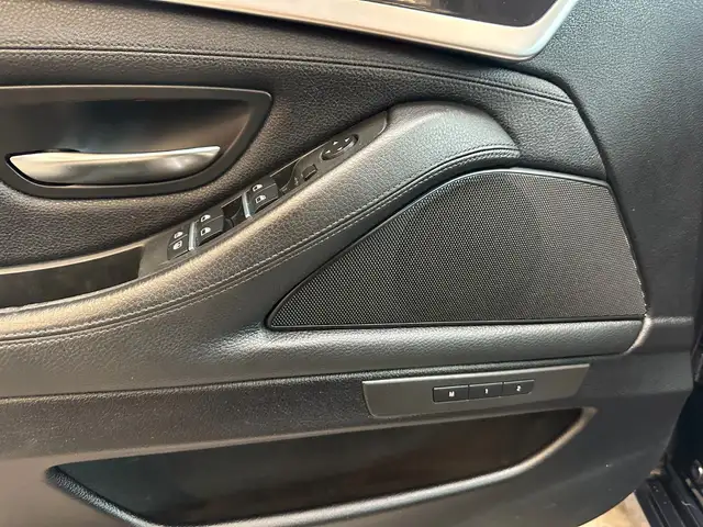 BMW 5 Series view 9
