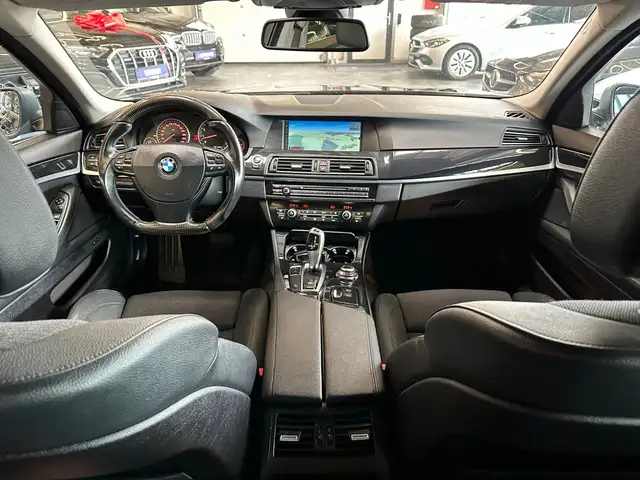 BMW 5 Series view 6
