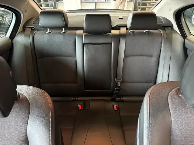BMW 5 Series view 12