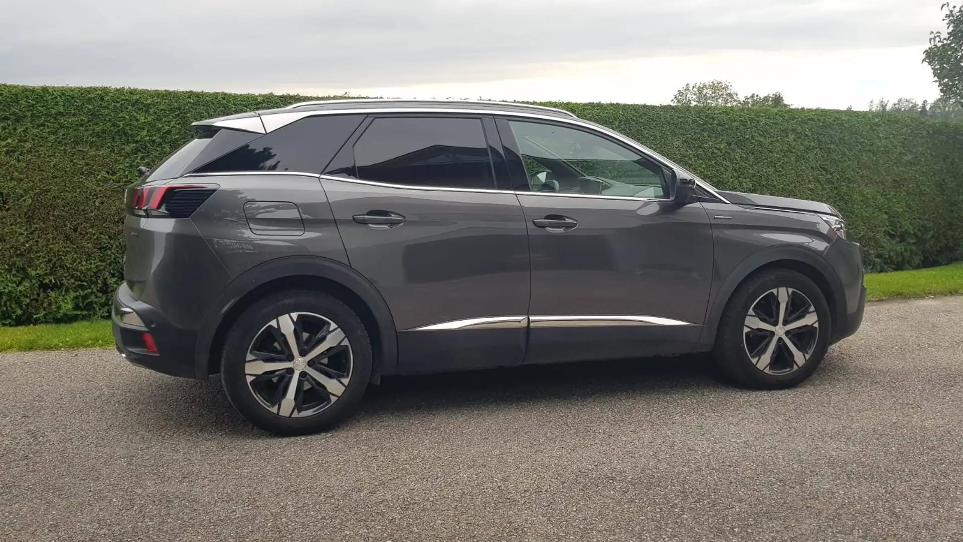 Peugeot 3008 3008 1,5 BlueHDi 130 S GT Line Grau - 2