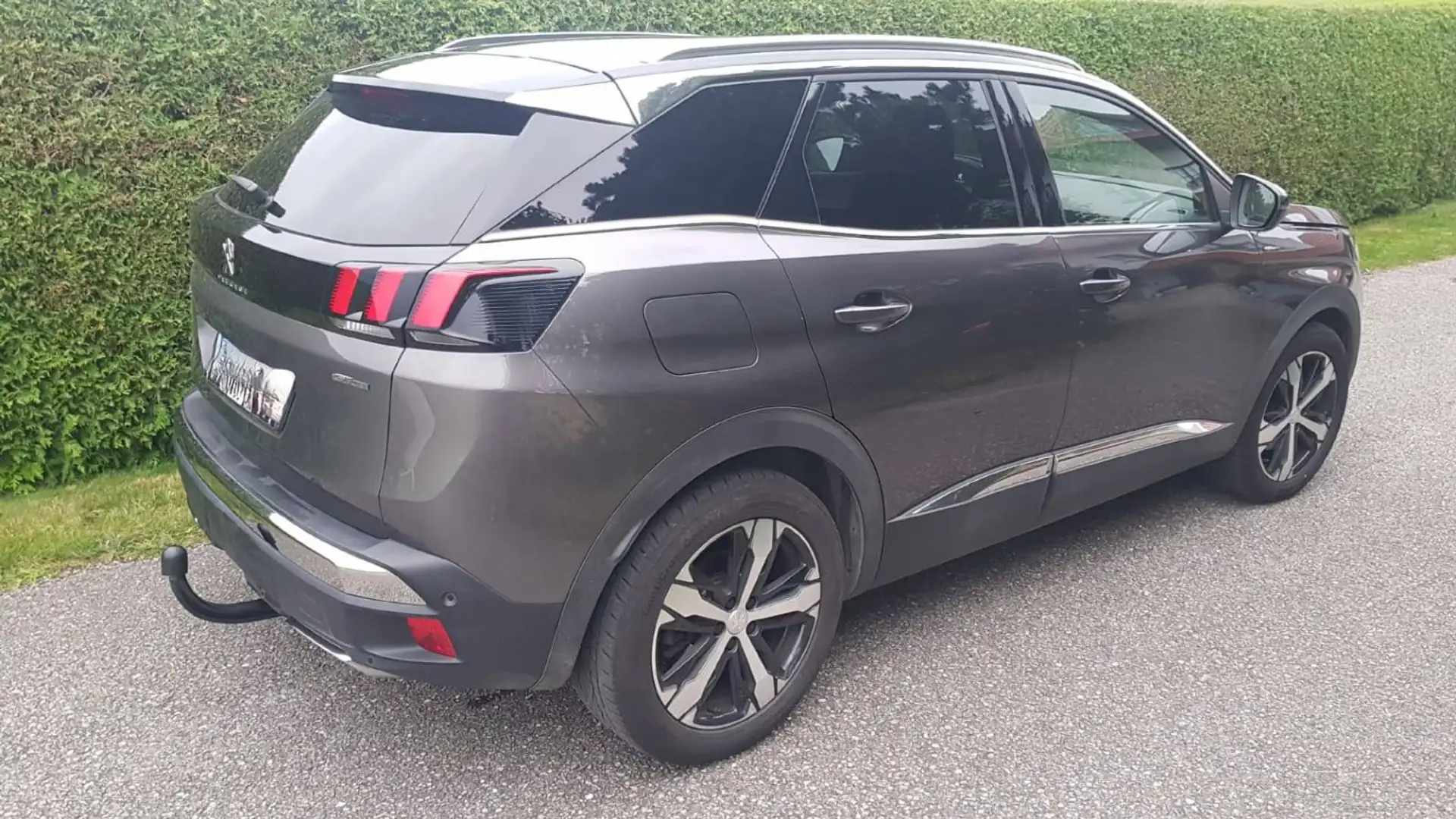 Peugeot 3008 3008 1,5 BlueHDi 130 S GT Line Grau - 1