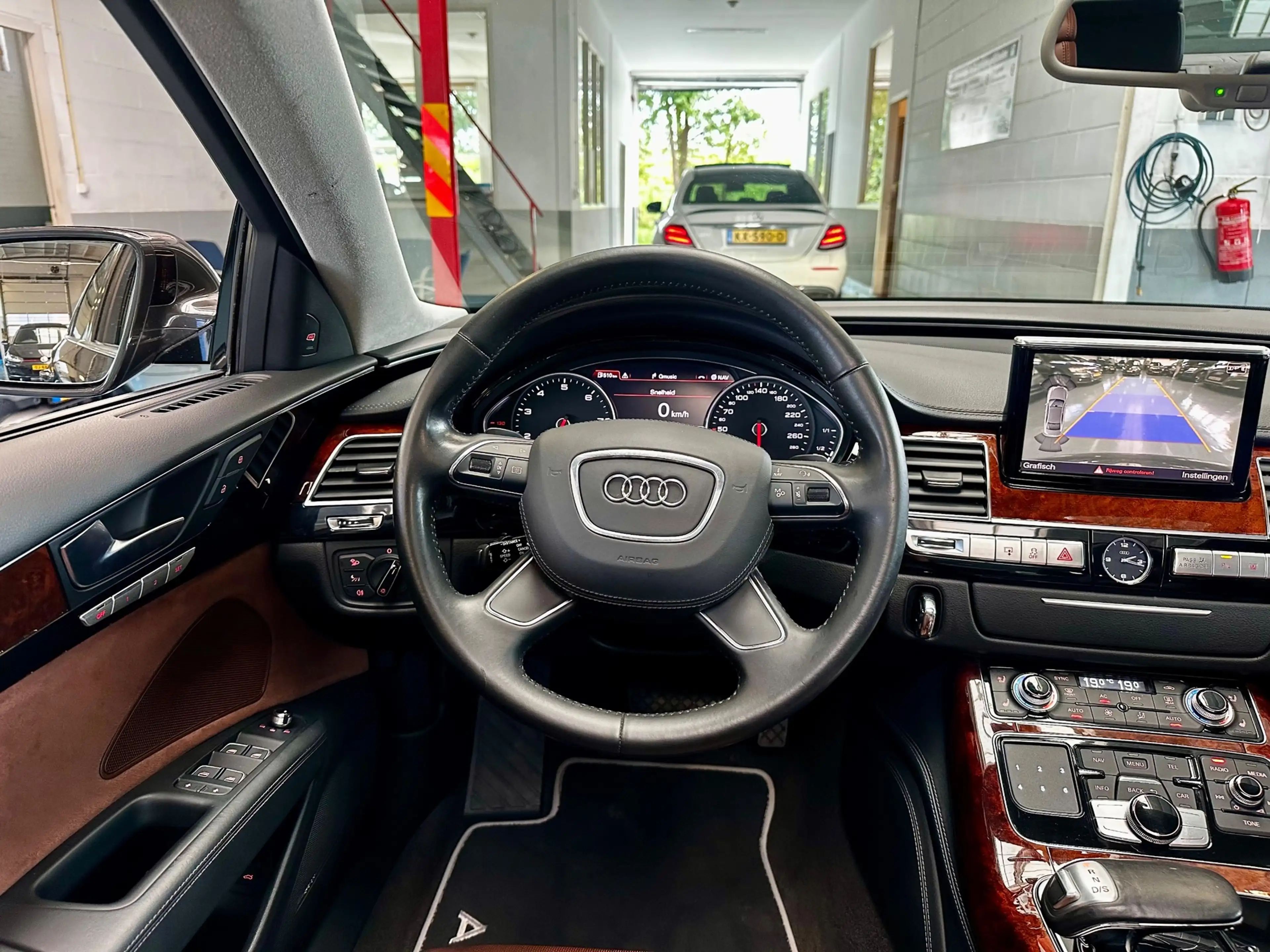 Audi A8 4.2 FSI quattro Pro Line+ — photo 13