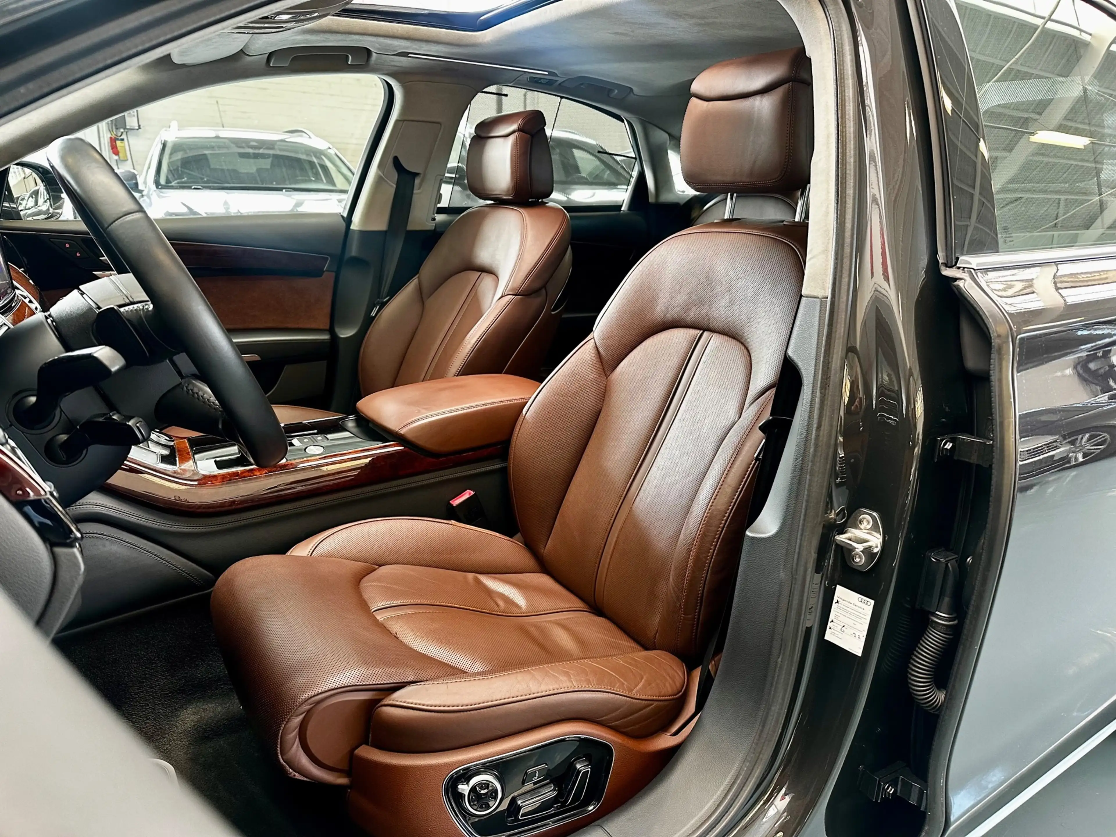Audi A8 4.2 FSI quattro Pro Line+ — photo 9