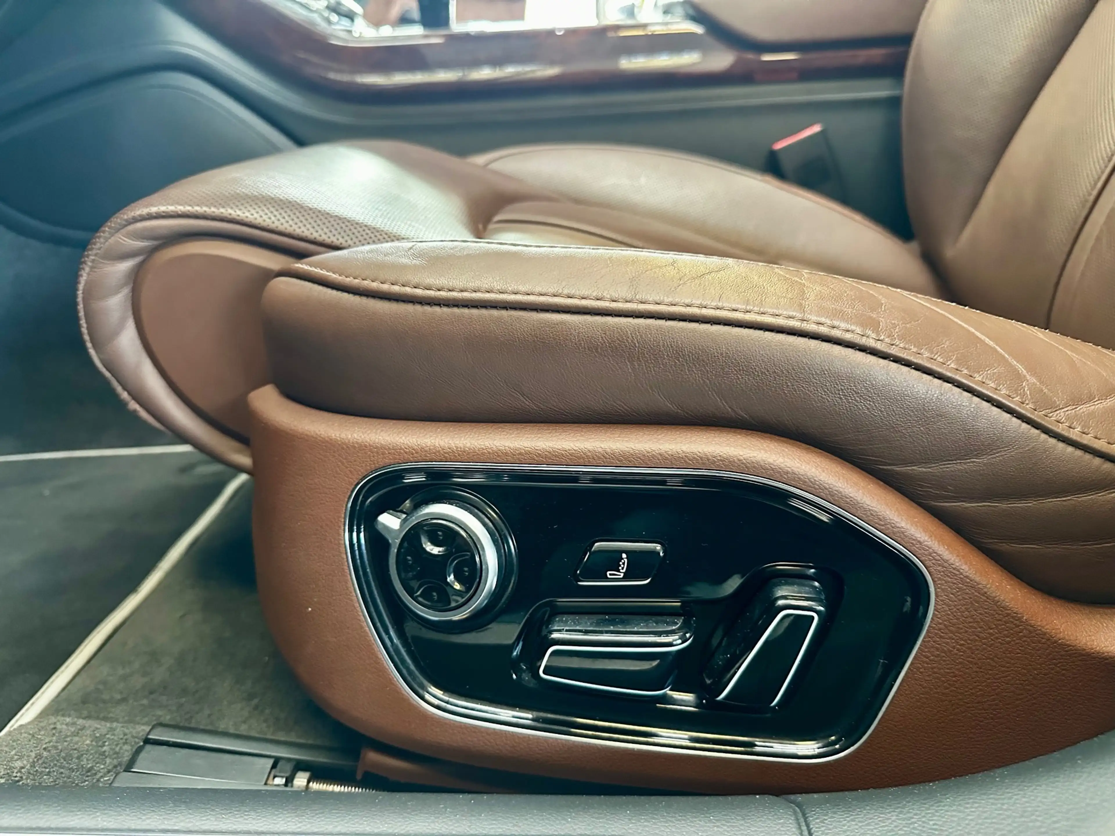 Audi A8 4.2 FSI quattro Pro Line+ — photo 15