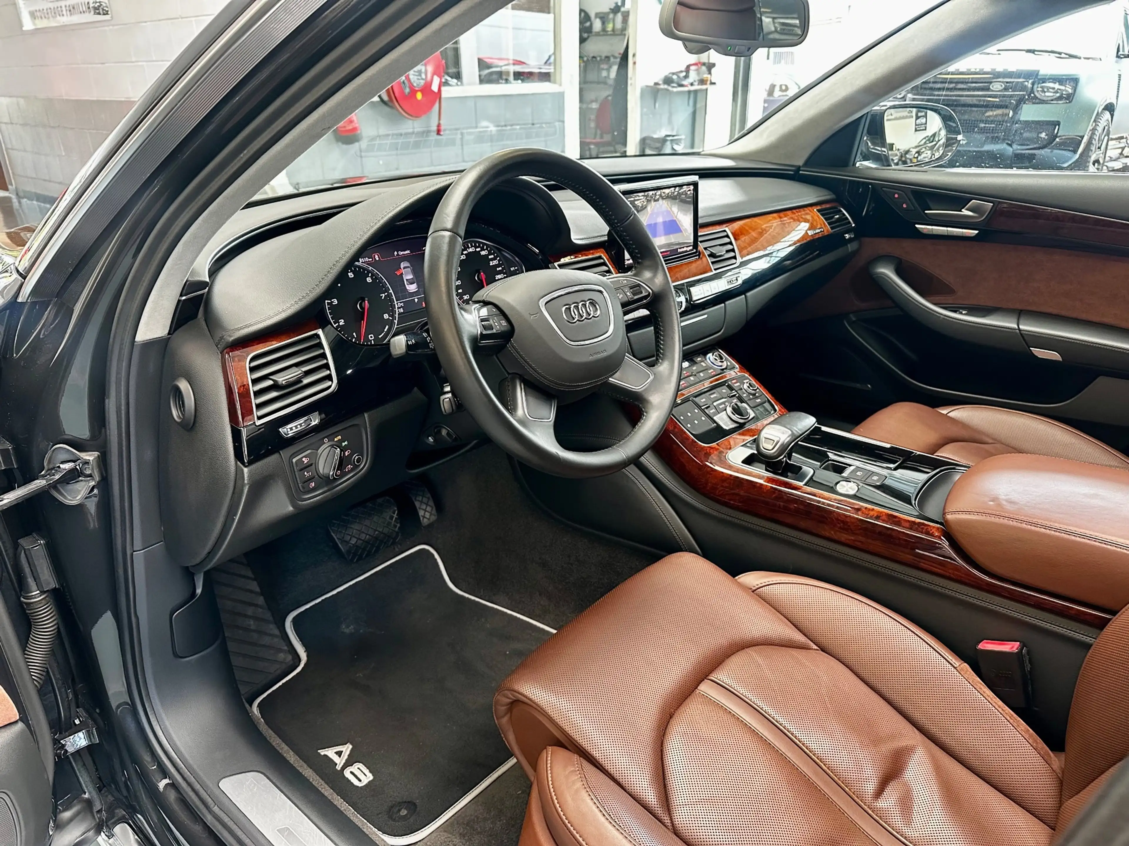 Audi A8 4.2 FSI quattro Pro Line+ — photo 10
