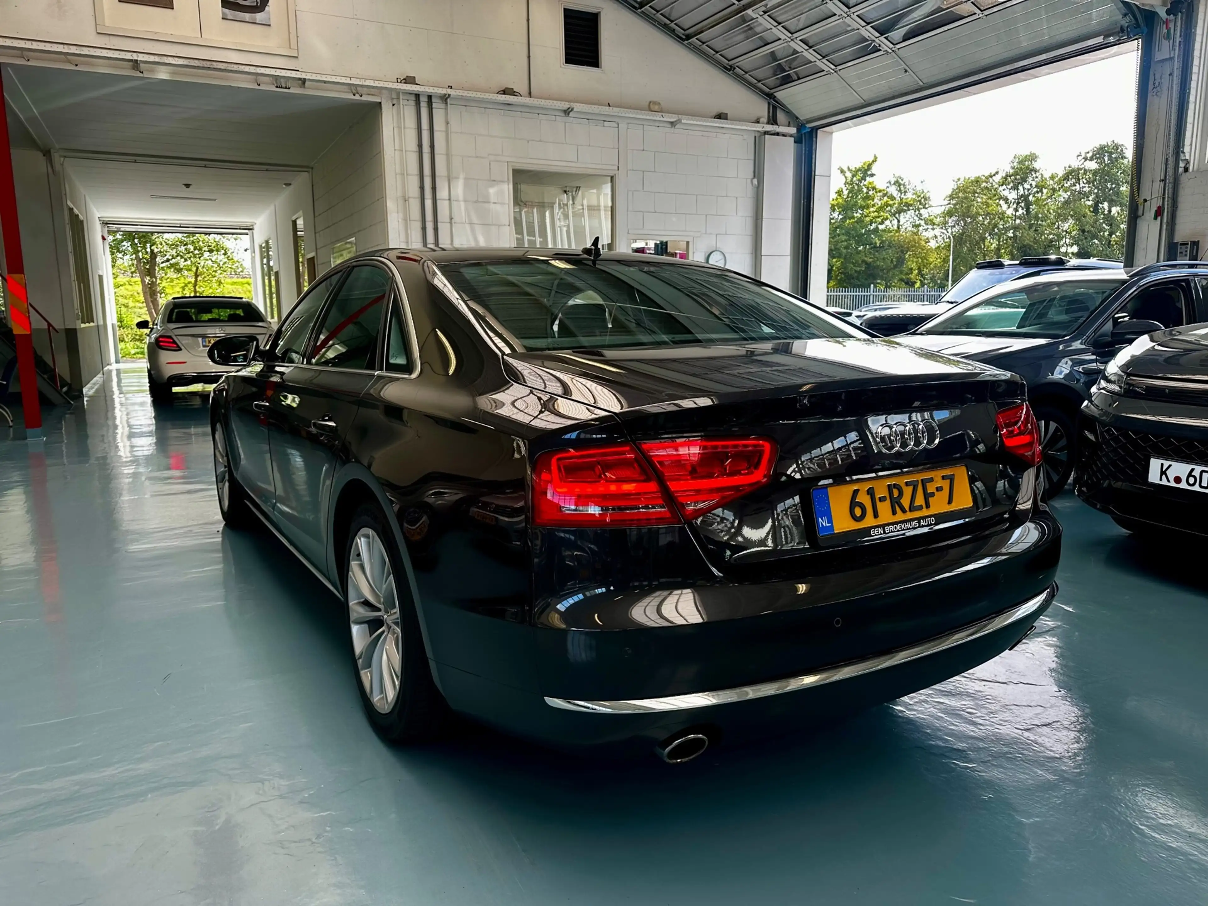 Audi A8 4.2 FSI quattro Pro Line+ — photo 3