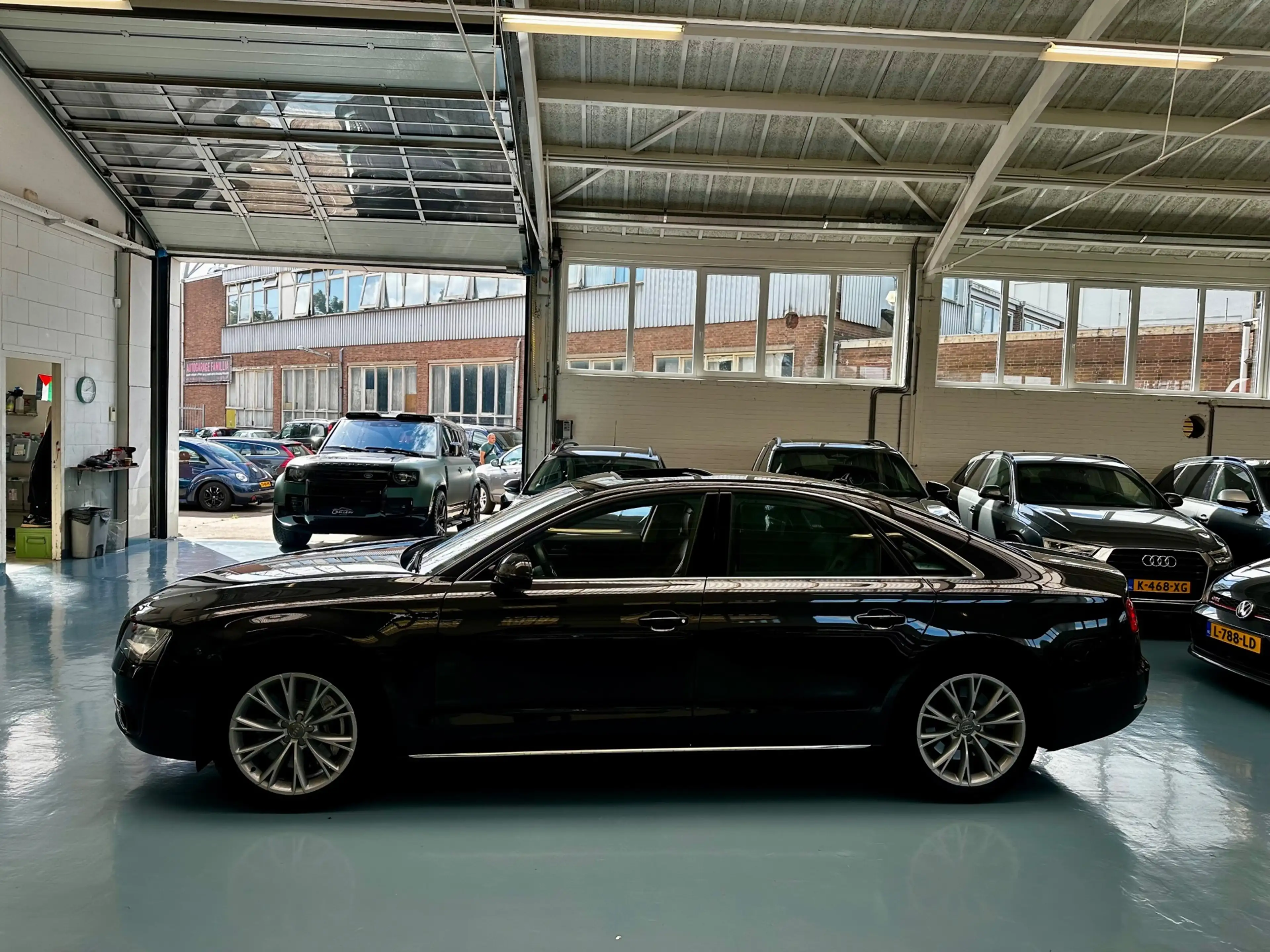Audi A8 4.2 FSI quattro Pro Line+ — photo 2