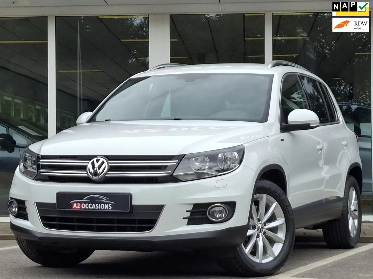 Volkswagen Tiguan 1.4 TSI Sport en Style Cruise/Navi/Bluetooth/Camer Wit - 1