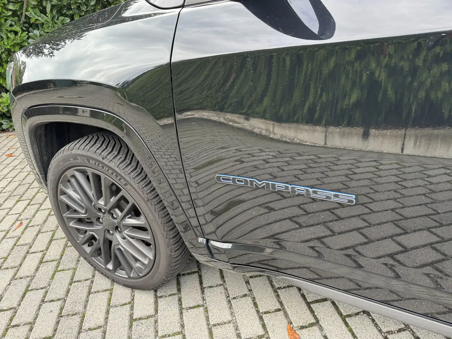 Jeep Compass S Plug-In Hybrid 4WD Vollausstattung mit AHK Schwarz - 2