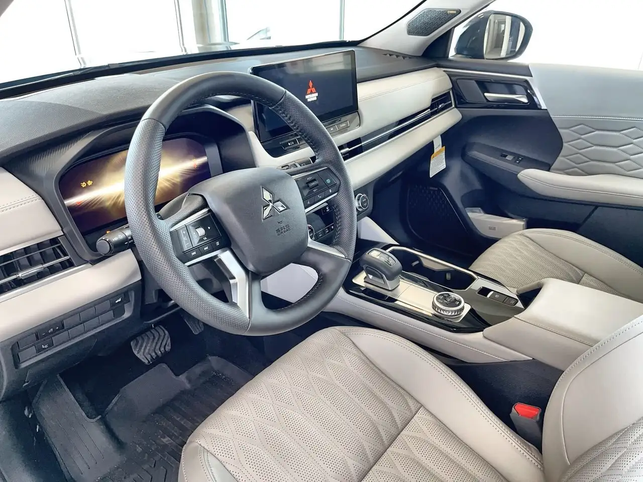 Mitsubishi Outlander снимка Mitsubishi Outlander