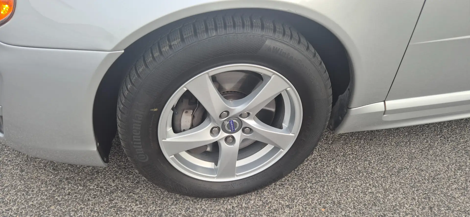 Volvo V70 Kinetic D3 5-Zylinder Automatik Grau - 2