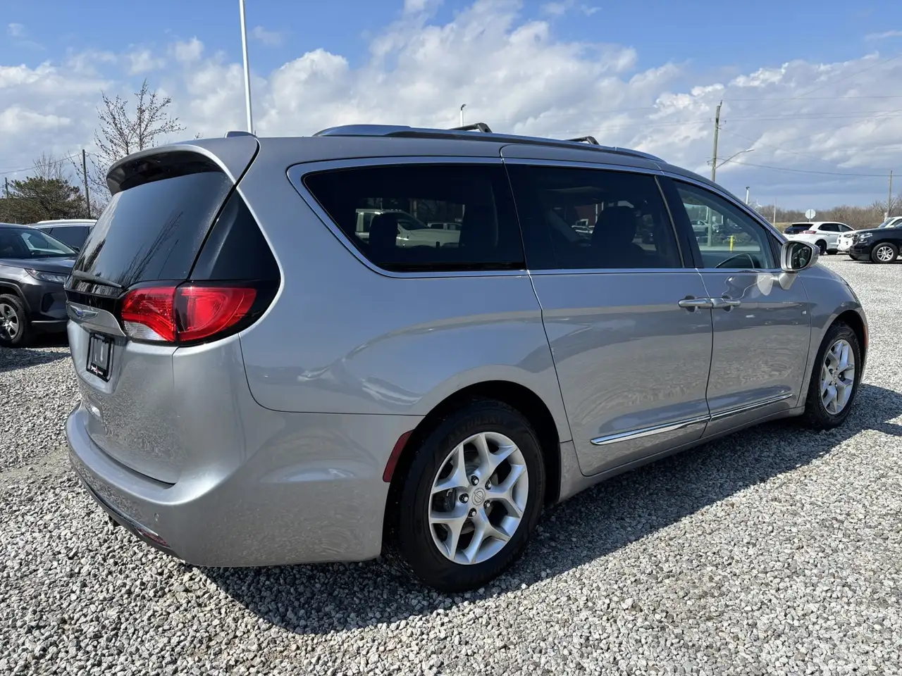 Chrysler Pacifica photo Chrysler Pacifica