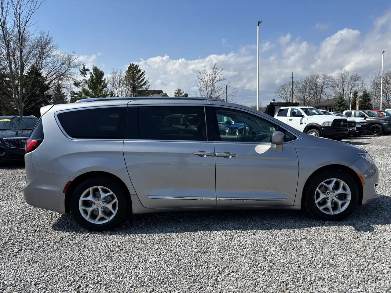 Chrysler Pacifica photo Chrysler Pacifica