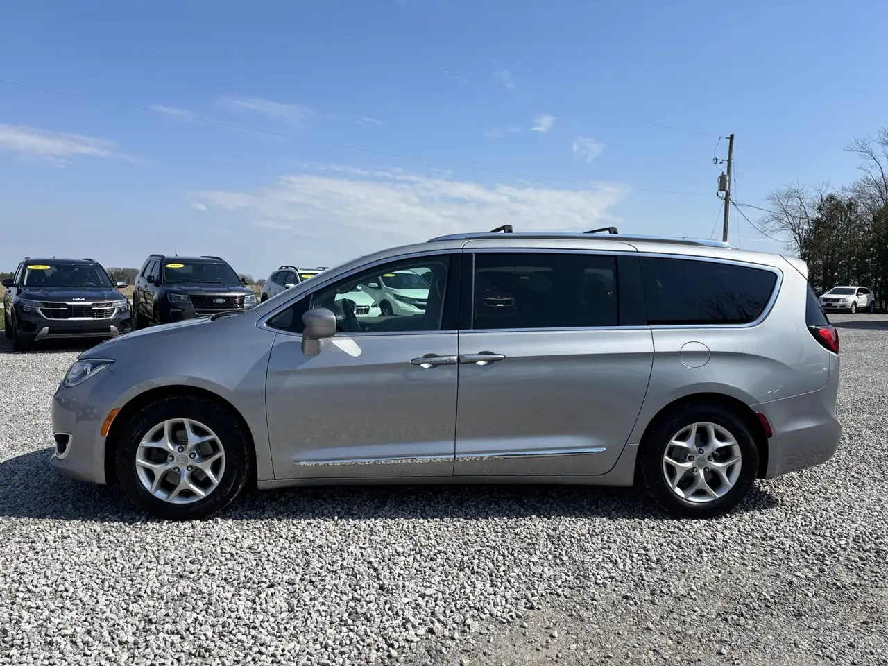 Chrysler Pacifica photo Chrysler Pacifica