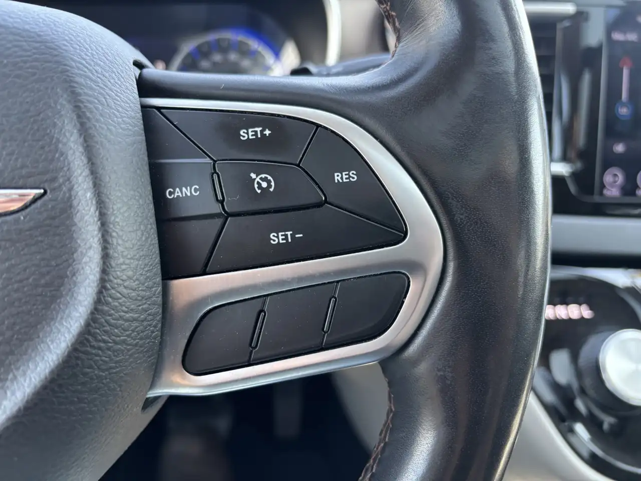 Chrysler Pacifica photo Chrysler Pacifica