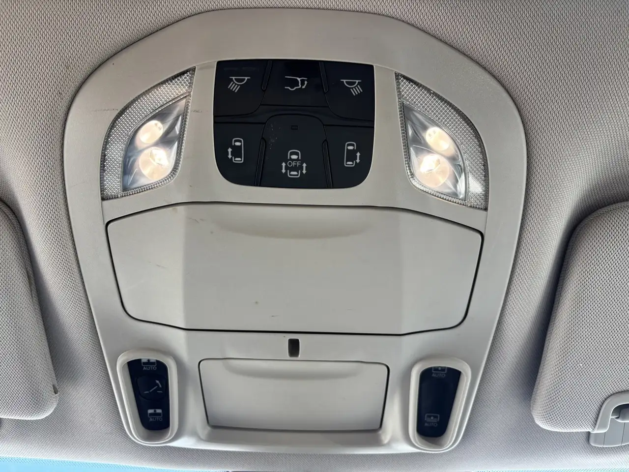 Chrysler Pacifica photo Chrysler Pacifica