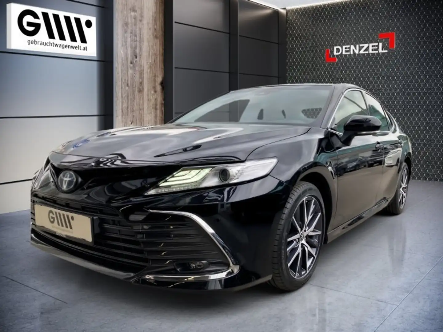 Toyota Camry 2,5 Hybrid Lounge Aut. Černá - 1