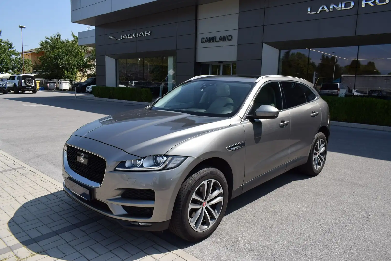 Jaguar F-Pace 2.0 D 180 CV AWD aut. Prestige PER OPERATORI DEL Grigio - 1