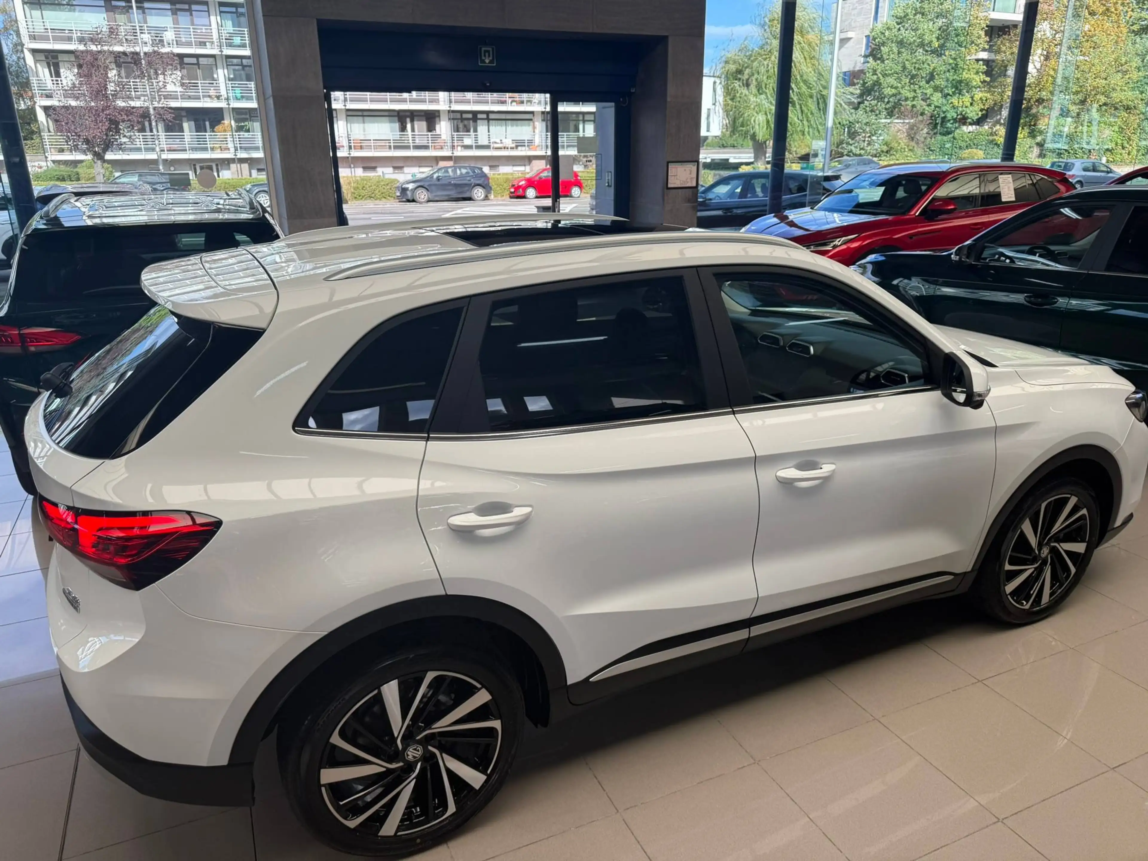 MG ZS 1.5i HYBRID+ 197pk(!!) LUXURY PANO DAK LEDER NIEUW !! — photo 10
