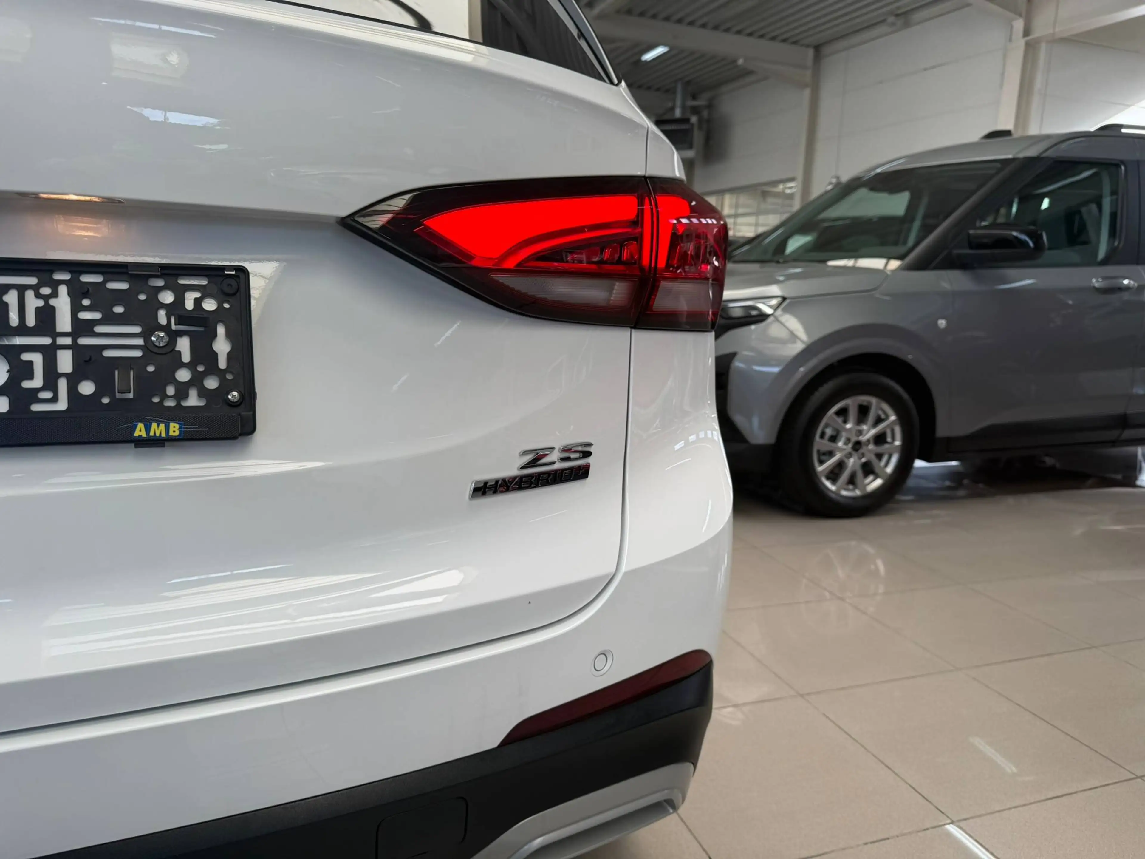 MG ZS 1.5i HYBRID+ 197pk(!!) LUXURY PANO DAK LEDER NIEUW !! — photo 8
