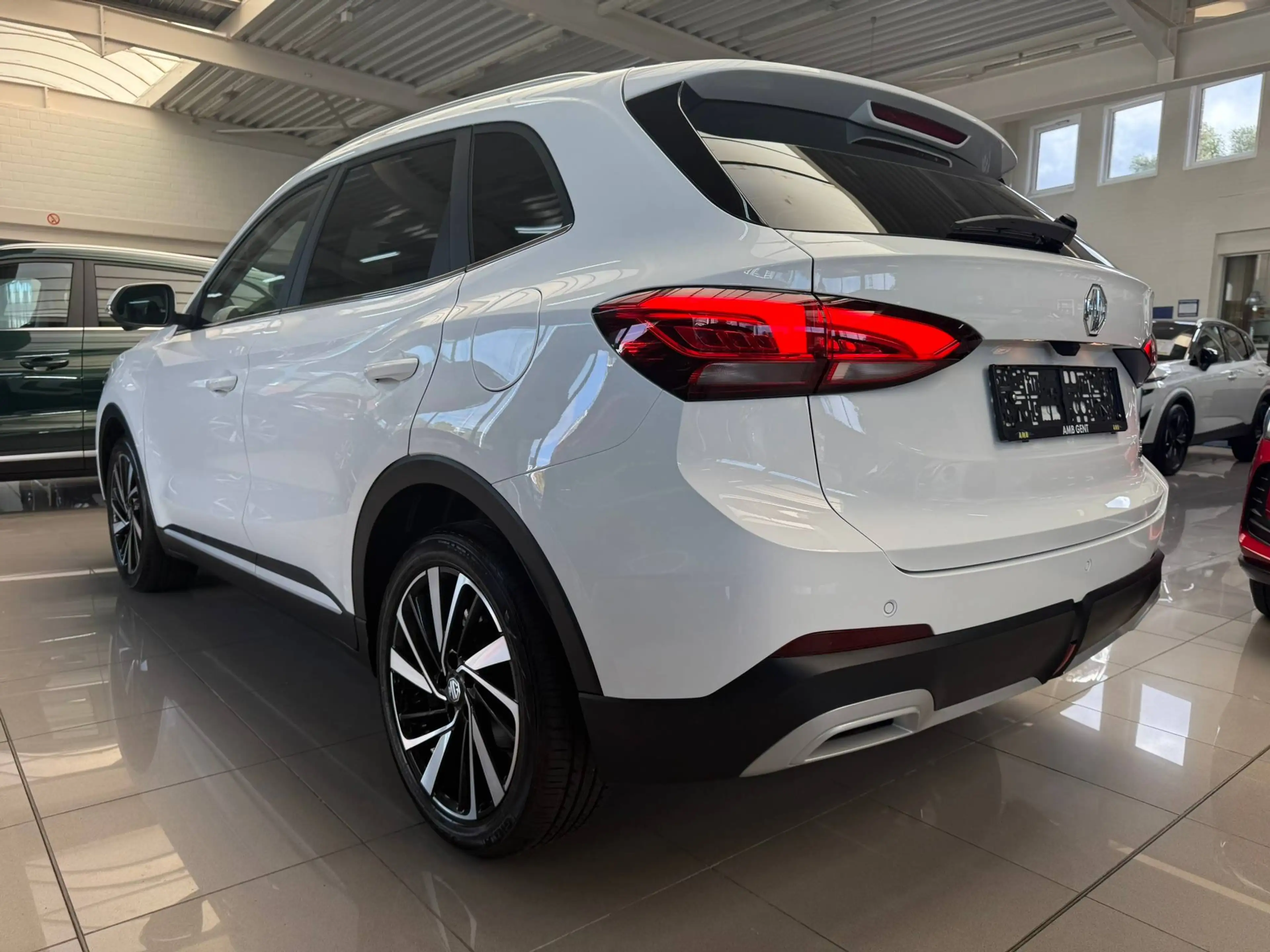 MG ZS 1.5i HYBRID+ 197pk(!!) LUXURY PANO DAK LEDER NIEUW !! — photo 7