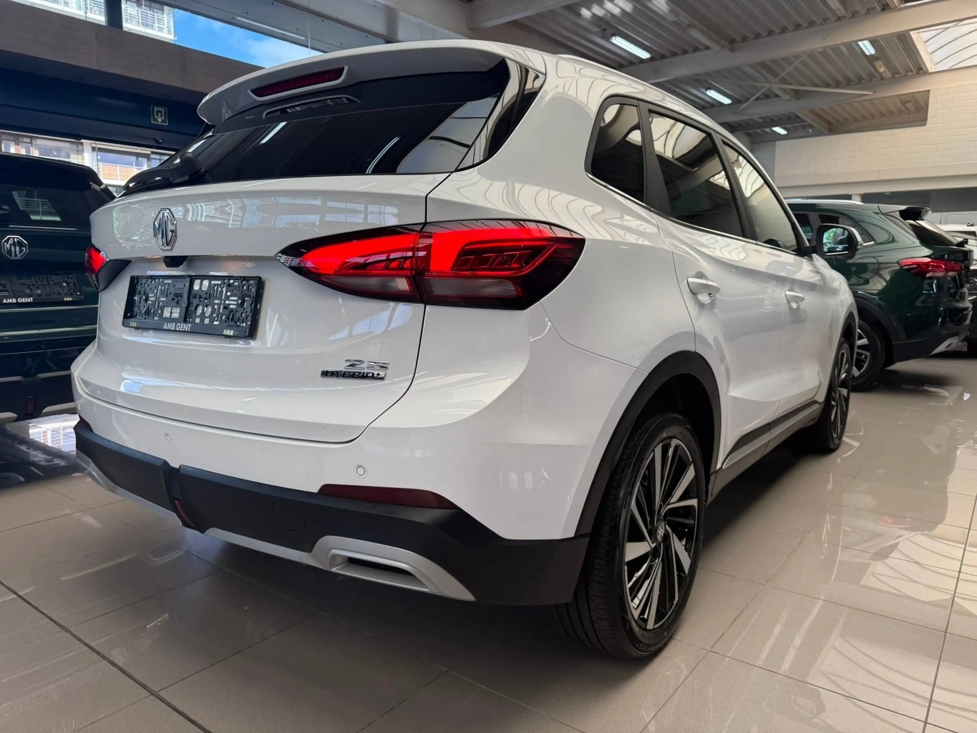 MG ZS 1.5i HYBRID+ 197pk(!!) LUXURY PANO DAK LEDER NIEUW !! — photo 4
