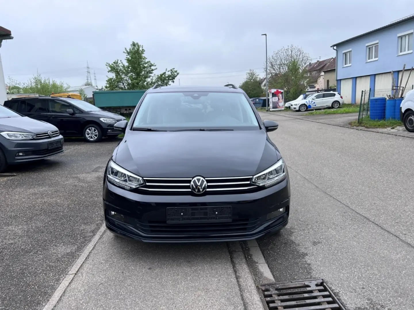 Volkswagen Touran 1.5TSI DSG 7S AHK PANO DYN RFK eHECK KEY Schwarz - 2