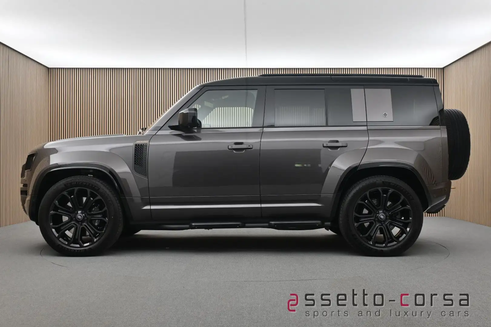 Land Rover Defender P635 OCTA*AHK*Pano*Meridian*Sofort Gris - 1