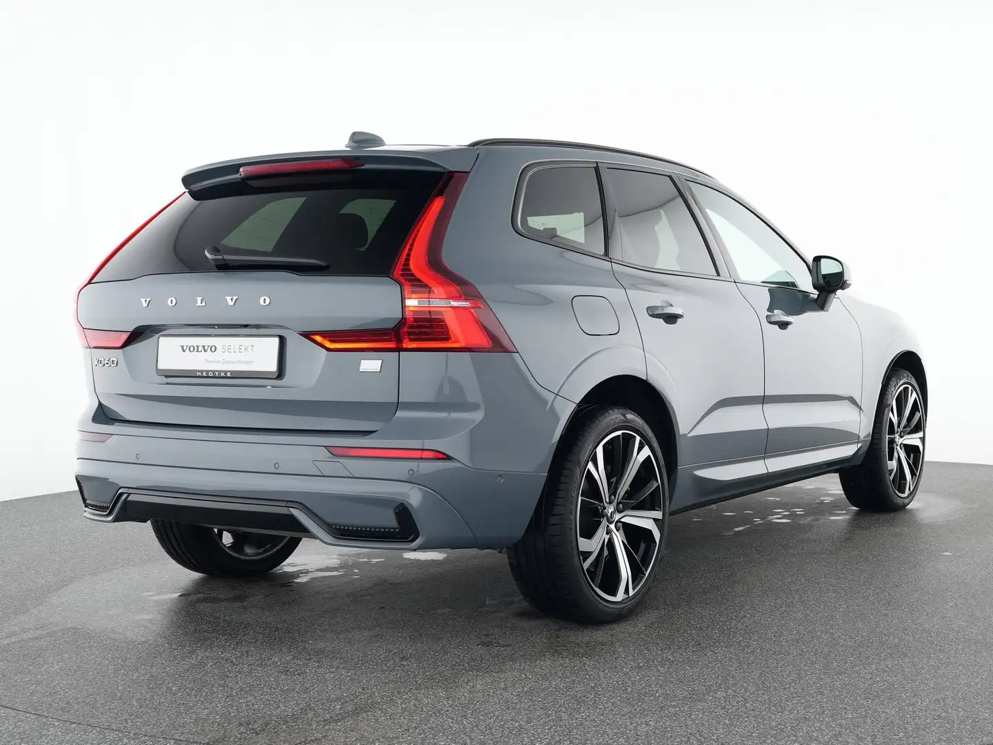 Volvo XC60 T6 Recharge AWD Plus Dark 21"+AHK+360°+H&K Grau - 2