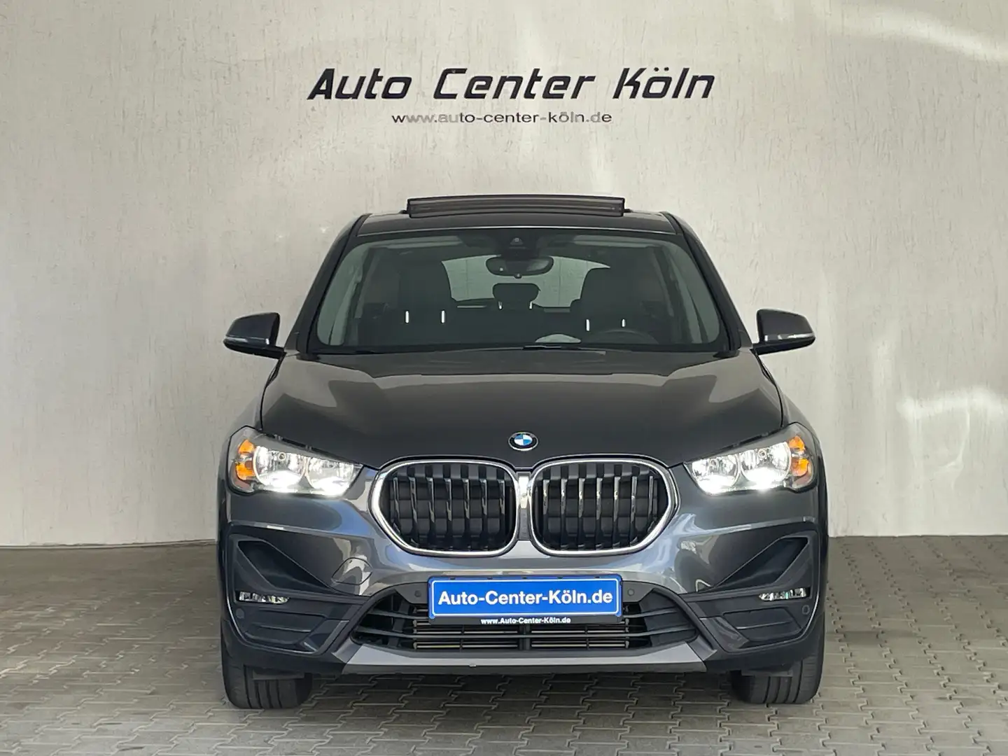 BMW X1 sDrive 18 d*Navi*Pano*1.Hand* Gris - 2
