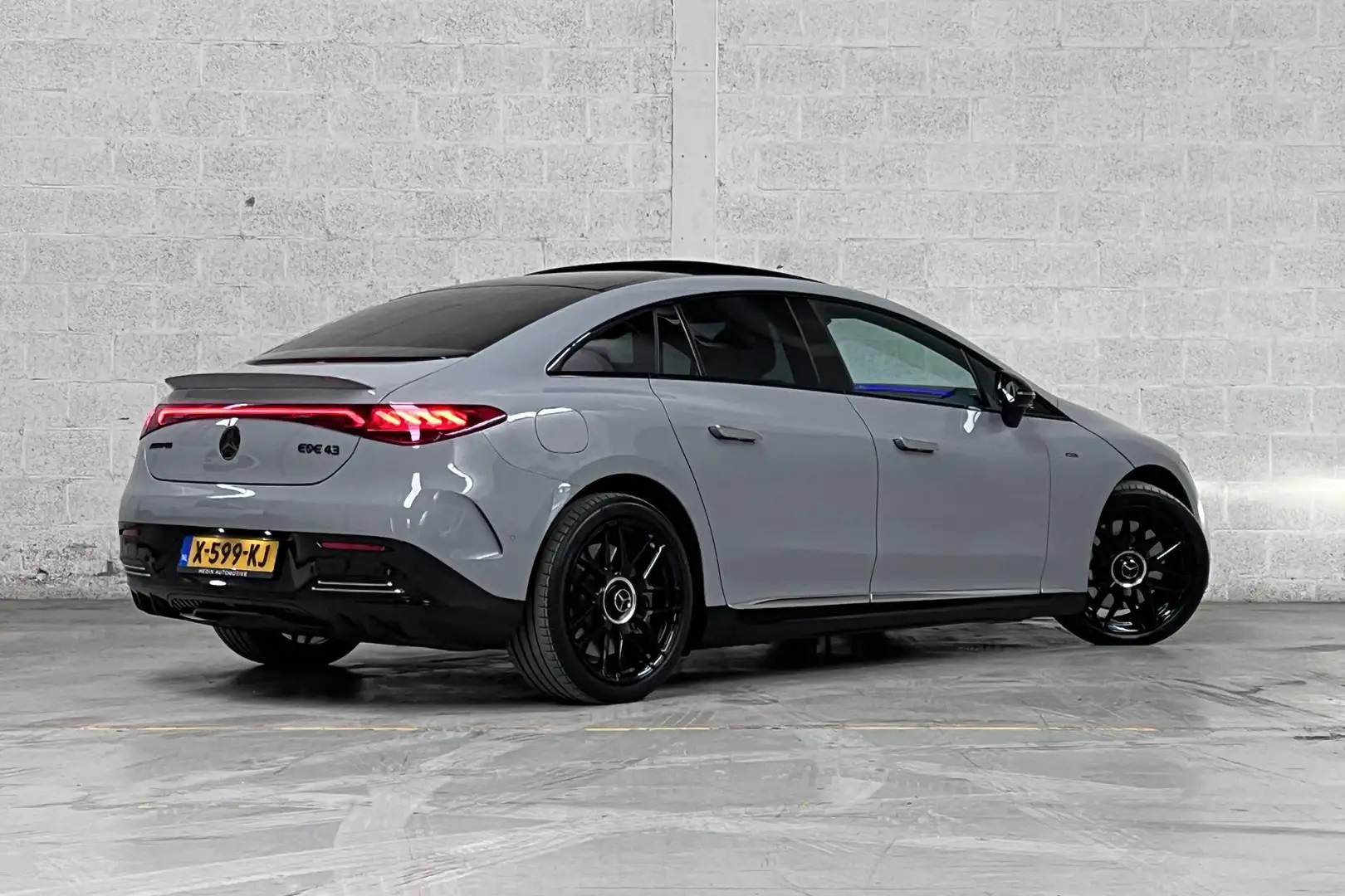 Mercedes-Benz EQE 300 EQE Sport Edition | MANUFAKTUR | Panoramadak | Bur Grijs - 2