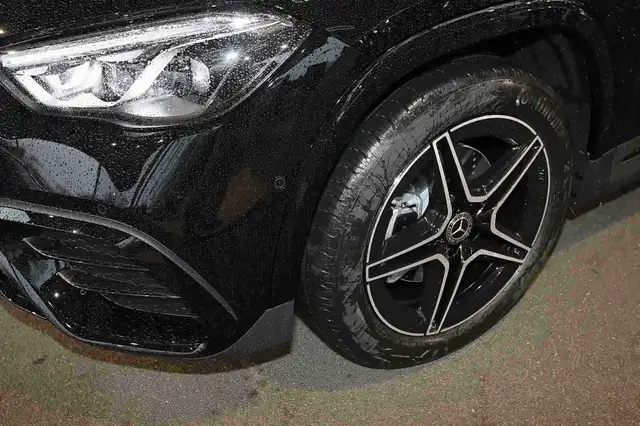 Mercedes-Benz Gla view 3