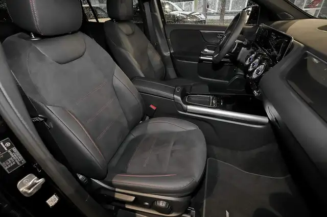 Mercedes-Benz Gla view 4