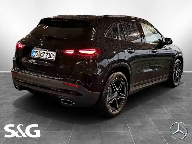 Mercedes-Benz Gla view 2