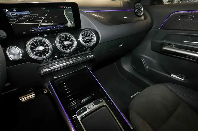 Mercedes-Benz Gla view 10