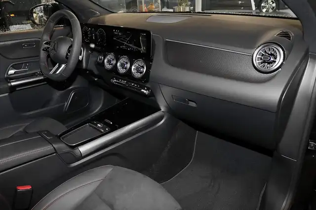 Mercedes-Benz Gla view 8